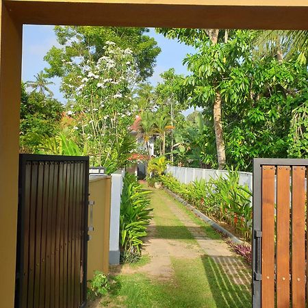 Hikka Villa Hikkaduwa Buitenkant foto
