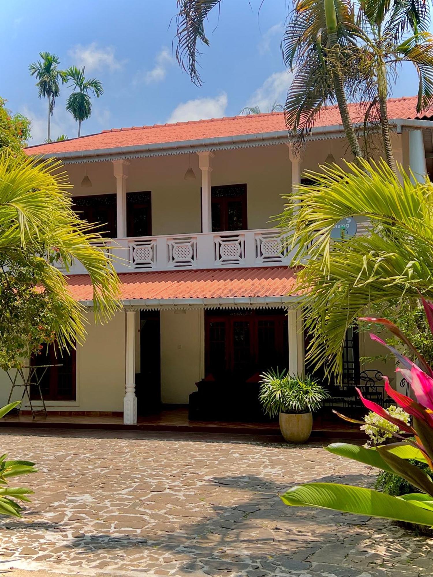 Hikka Villa Hikkaduwa Buitenkant foto