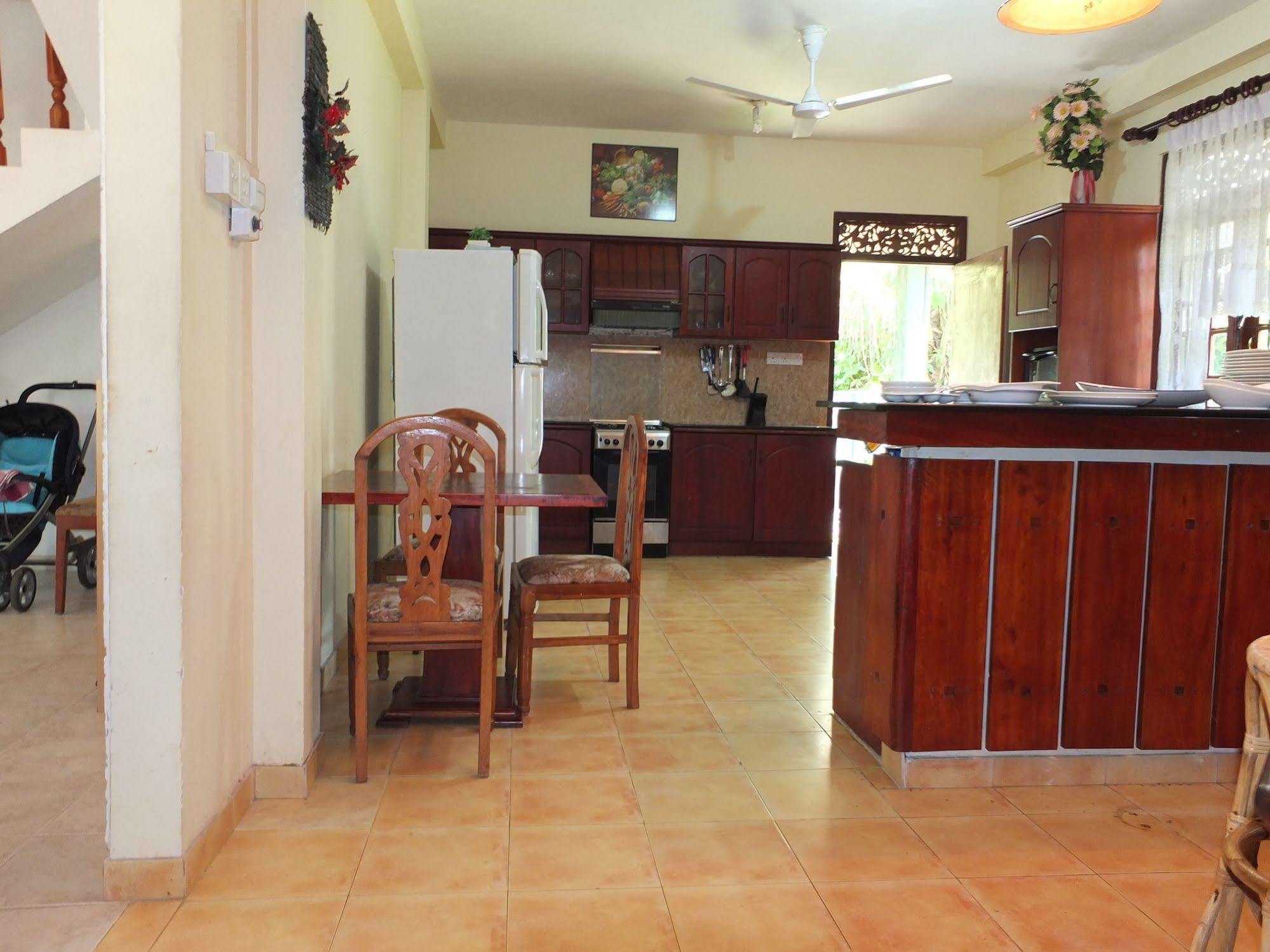 Hikka Villa Hikkaduwa Buitenkant foto