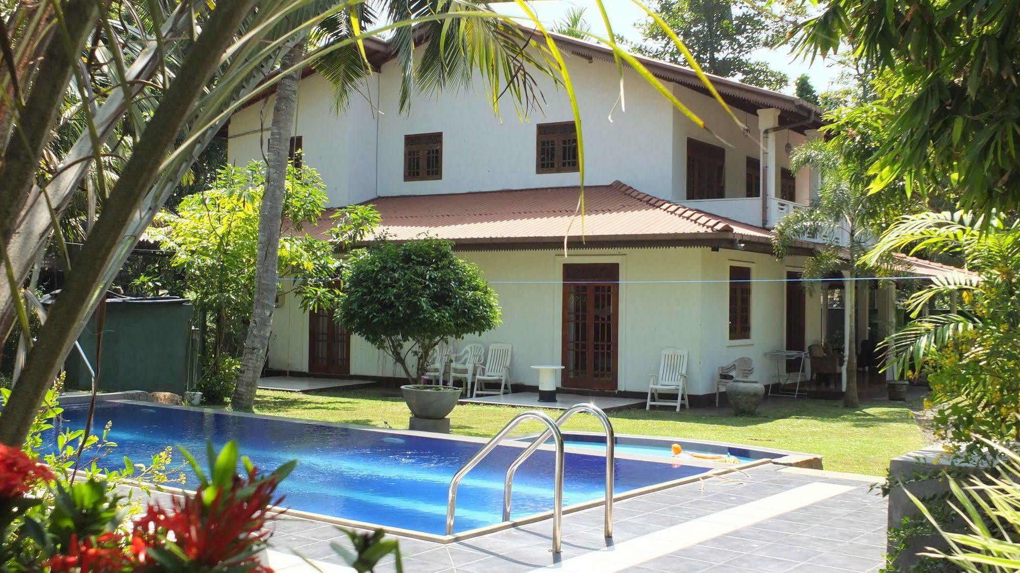 Hikka Villa Hikkaduwa Buitenkant foto