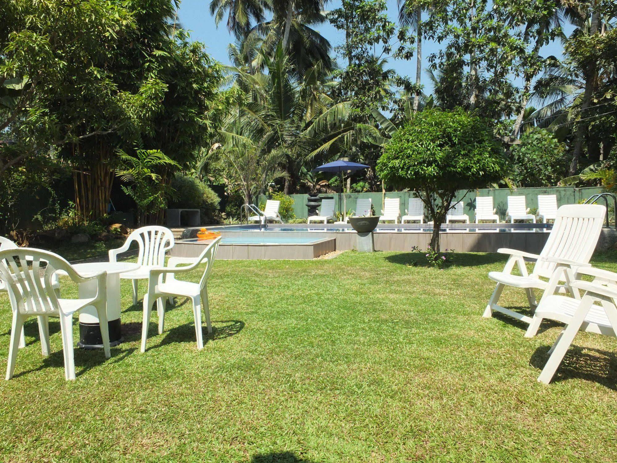 Hikka Villa Hikkaduwa Buitenkant foto